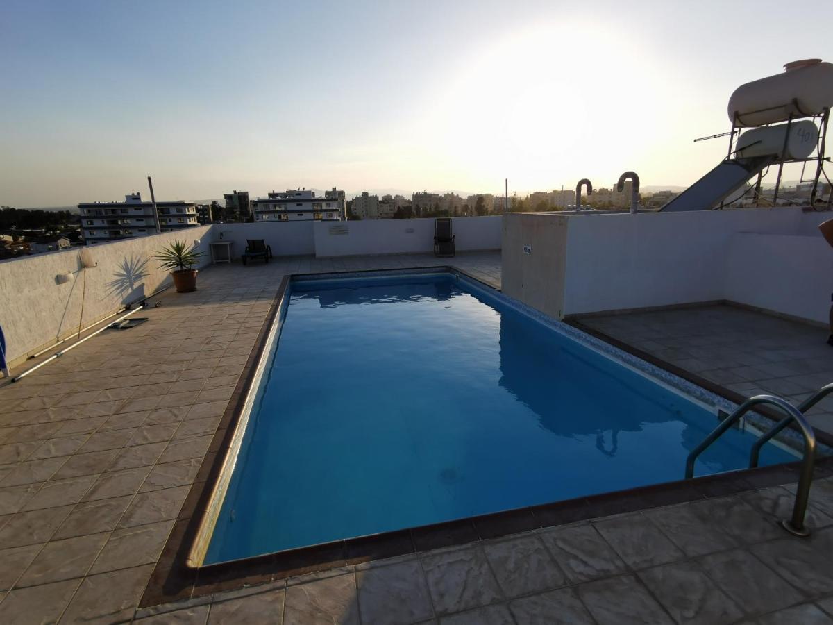 Carisa Downtown With Rooftop Pool Ларнака Экстерьер фото