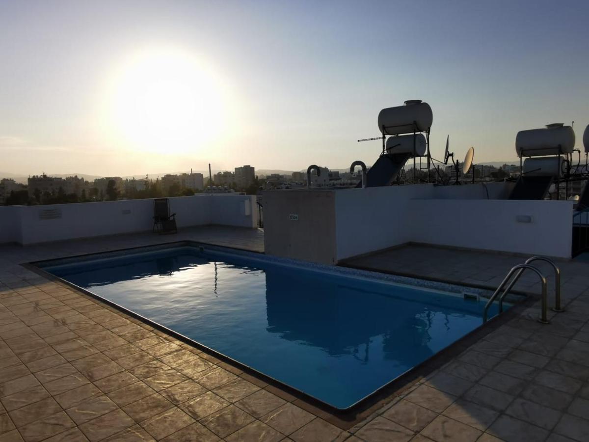Carisa Downtown With Rooftop Pool Ларнака Экстерьер фото