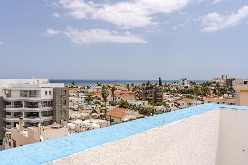 Carisa Downtown With Rooftop Pool Ларнака Экстерьер фото